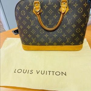 ⭐️BEAUTIFUL⭐️ Louis Vuitton Alma PM bag